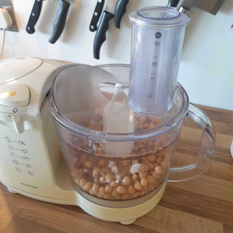 Food processor with chickpeas